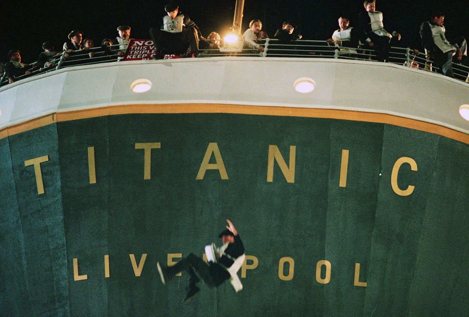 1 июля 1997. Титаник 1997 Кэмерон. Титаник 1997 крушение.